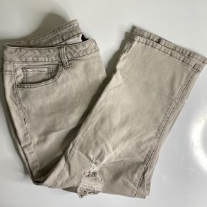 Distressed Gray Capris size:20
